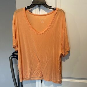 American Eagle Outfitters Peach Short Sleeve V-Neck Tee